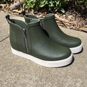 Steve Madden army/olive green ankle boots